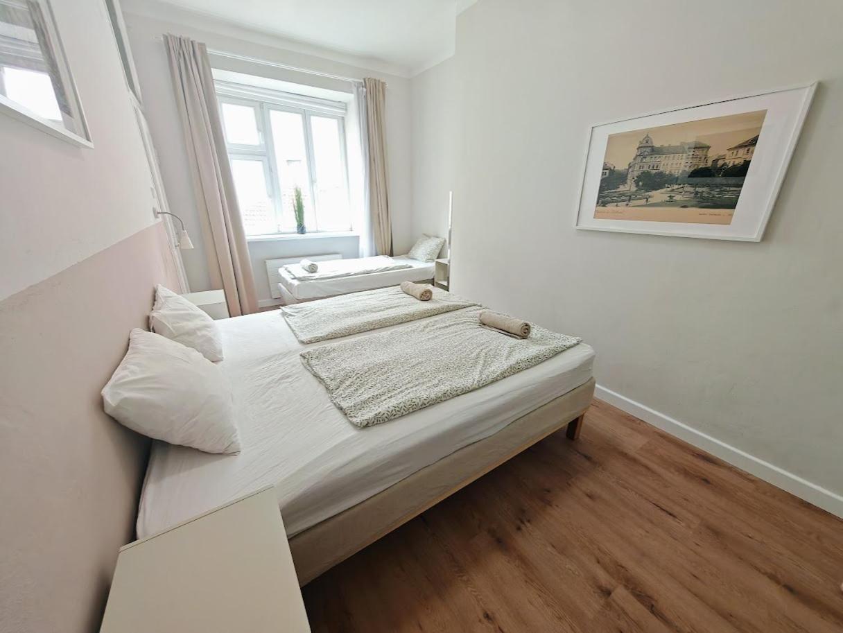 Apartment In Zizkov -201- — Photos 2